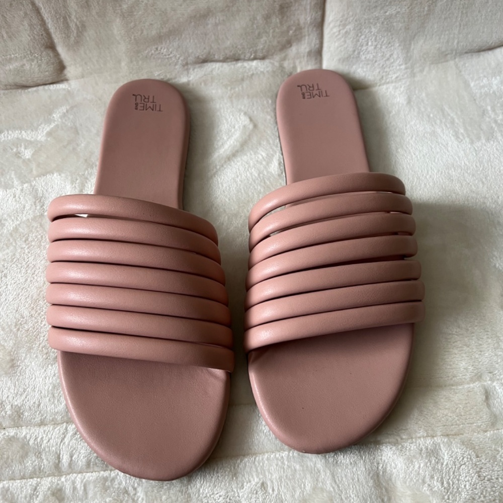 Time and Tru Slippers - Picture 2 of 7